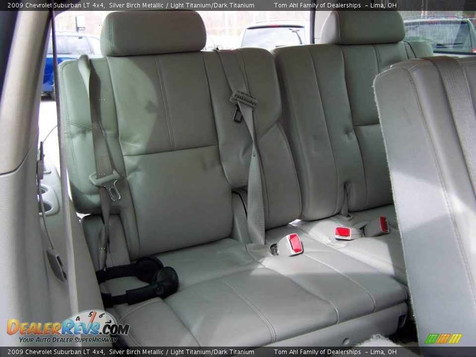 2009 Chevrolet Suburban LT 4x4 Silver Birch Metallic / Light Titanium/Dark Titanium Photo #14