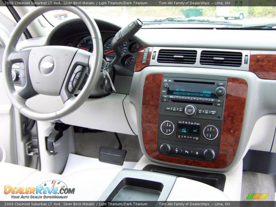 2009 Chevrolet Suburban LT 4x4 Silver Birch Metallic / Light Titanium/Dark Titanium Photo #17