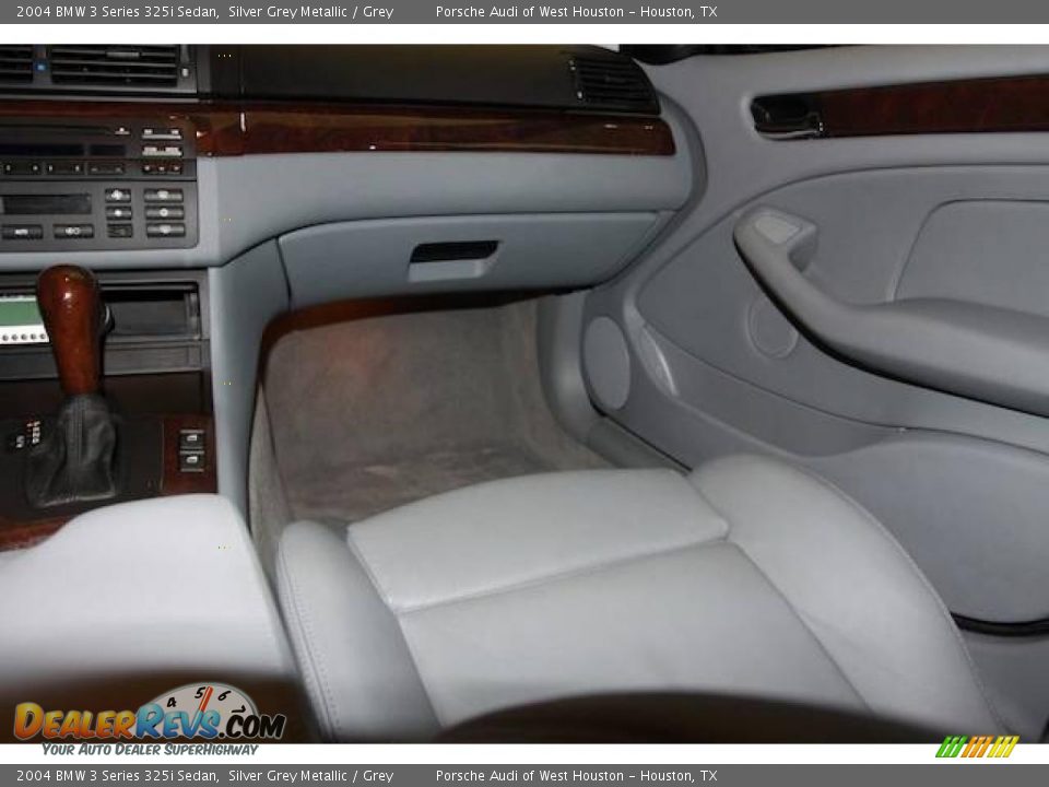 2004 BMW 3 Series 325i Sedan Silver Grey Metallic / Grey Photo #18
