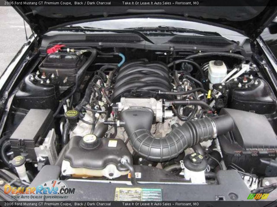 2006 Ford Mustang GT Premium Coupe Black / Dark Charcoal Photo #5