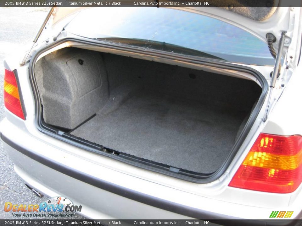2005 BMW 3 Series 325i Sedan Titanium Silver Metallic / Black Photo #18