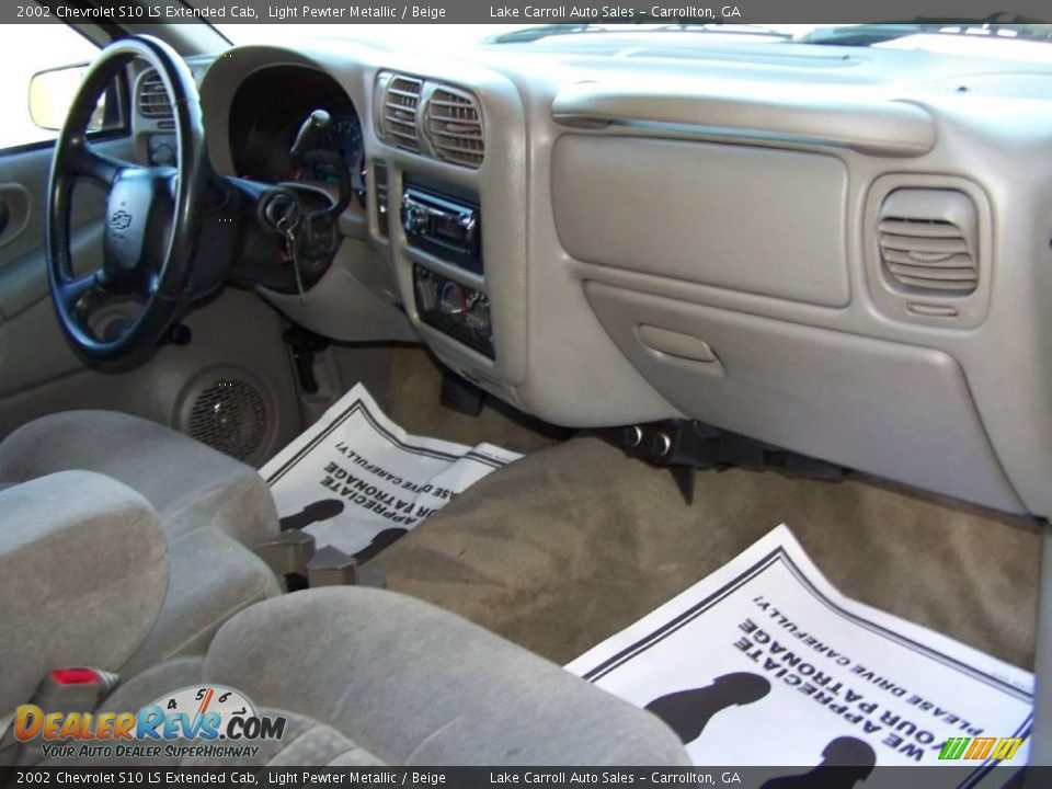 2002 Chevrolet S10 LS Extended Cab Light Pewter Metallic / Beige Photo #16
