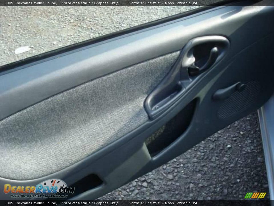 2005 Chevrolet Cavalier Coupe Ultra Silver Metallic / Graphite Gray Photo #11