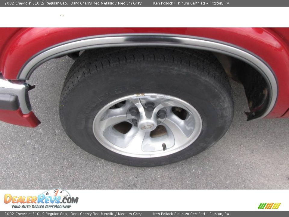 2002 Chevrolet S10 LS Regular Cab Dark Cherry Red Metallic / Medium Gray Photo #16