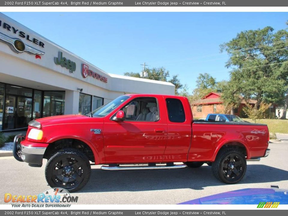 2002 Ford F150 XLT SuperCab 4x4 Bright Red / Medium Graphite Photo #2