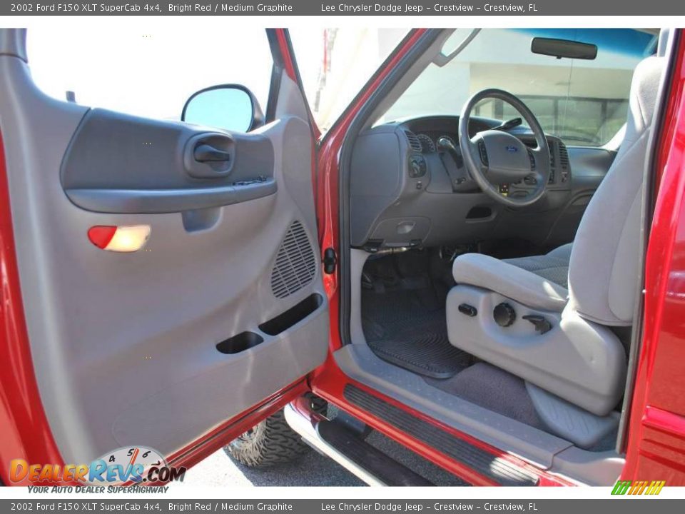 2002 Ford F150 XLT SuperCab 4x4 Bright Red / Medium Graphite Photo #16