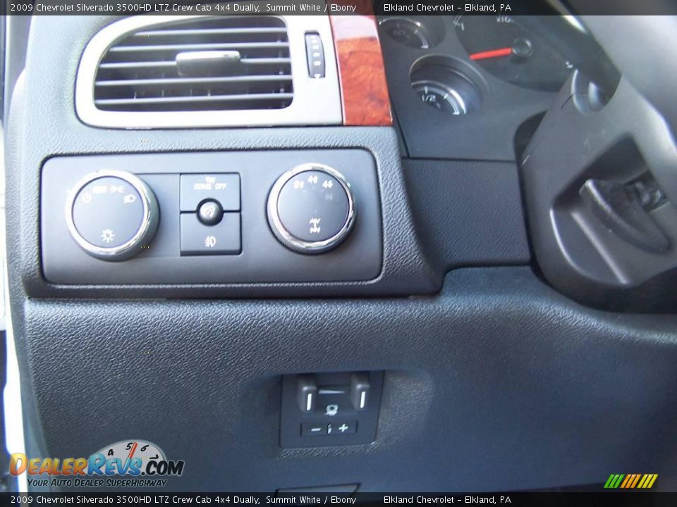 2009 Chevrolet Silverado 3500HD LTZ Crew Cab 4x4 Dually Summit White / Ebony Photo #21