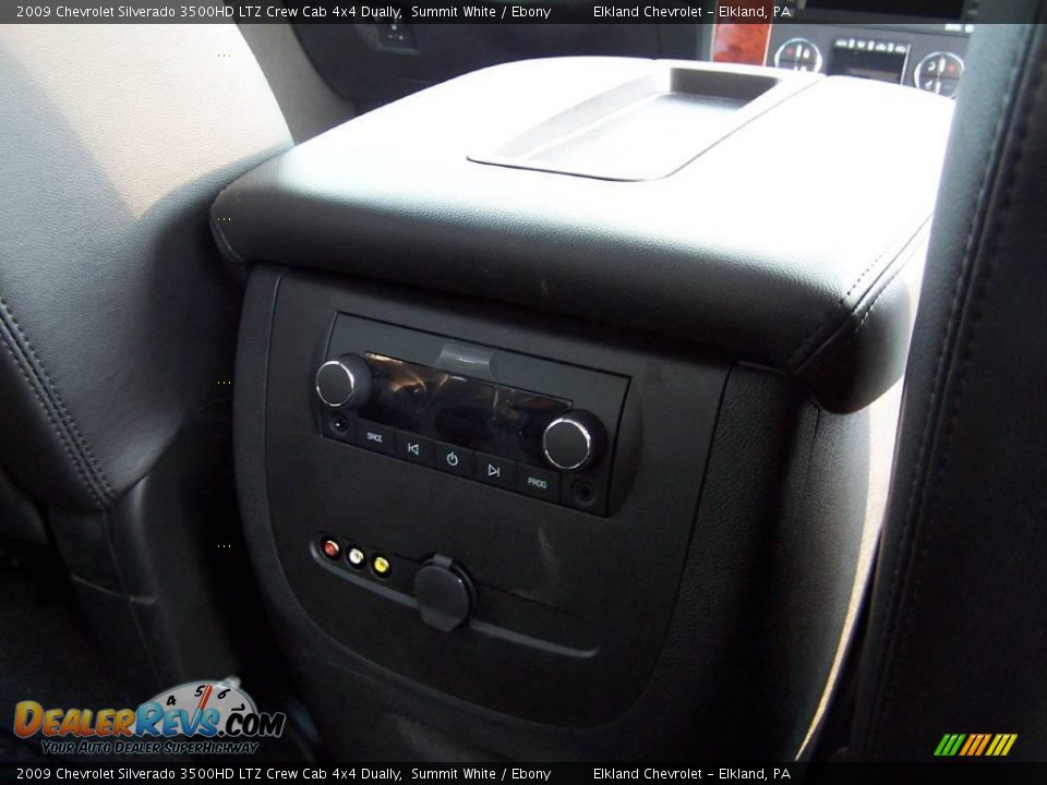 2009 Chevrolet Silverado 3500HD LTZ Crew Cab 4x4 Dually Summit White / Ebony Photo #32