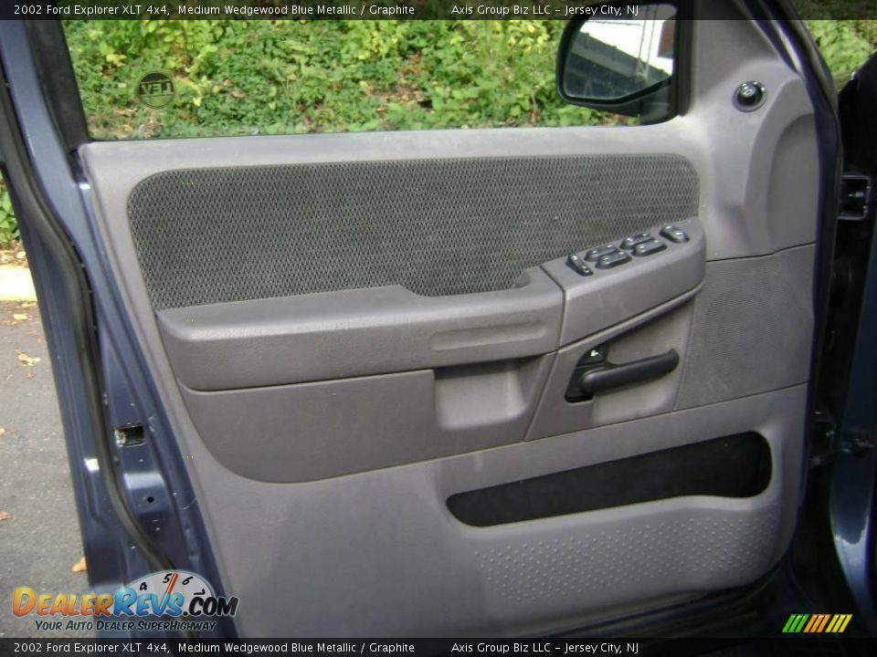 2002 Ford Explorer XLT 4x4 Medium Wedgewood Blue Metallic / Graphite Photo #17