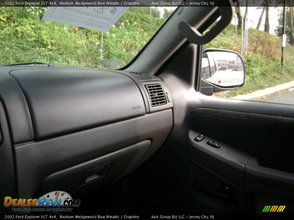 2002 Ford Explorer XLT 4x4 Medium Wedgewood Blue Metallic / Graphite Photo #19