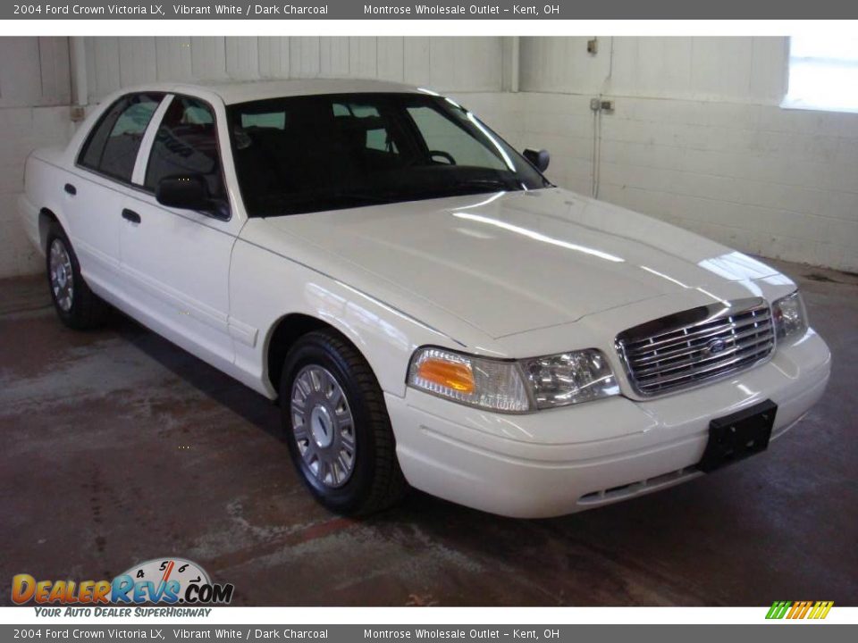 2004 Ford Crown Victoria LX Vibrant White / Dark Charcoal Photo #6