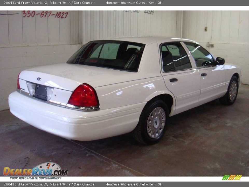 2004 Ford Crown Victoria LX Vibrant White / Dark Charcoal Photo #8