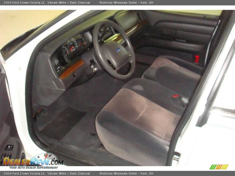 2004 Ford Crown Victoria LX Vibrant White / Dark Charcoal Photo #13