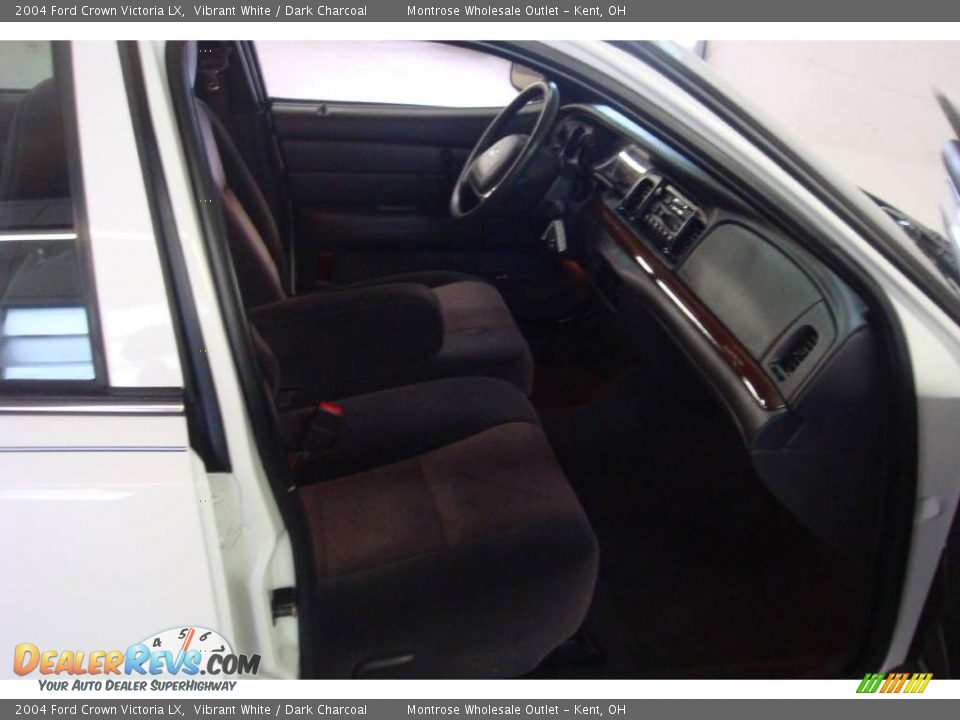 2004 Ford Crown Victoria LX Vibrant White / Dark Charcoal Photo #14