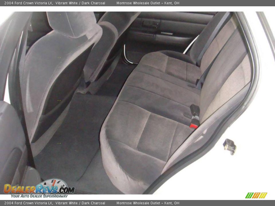 2004 Ford Crown Victoria LX Vibrant White / Dark Charcoal Photo #15