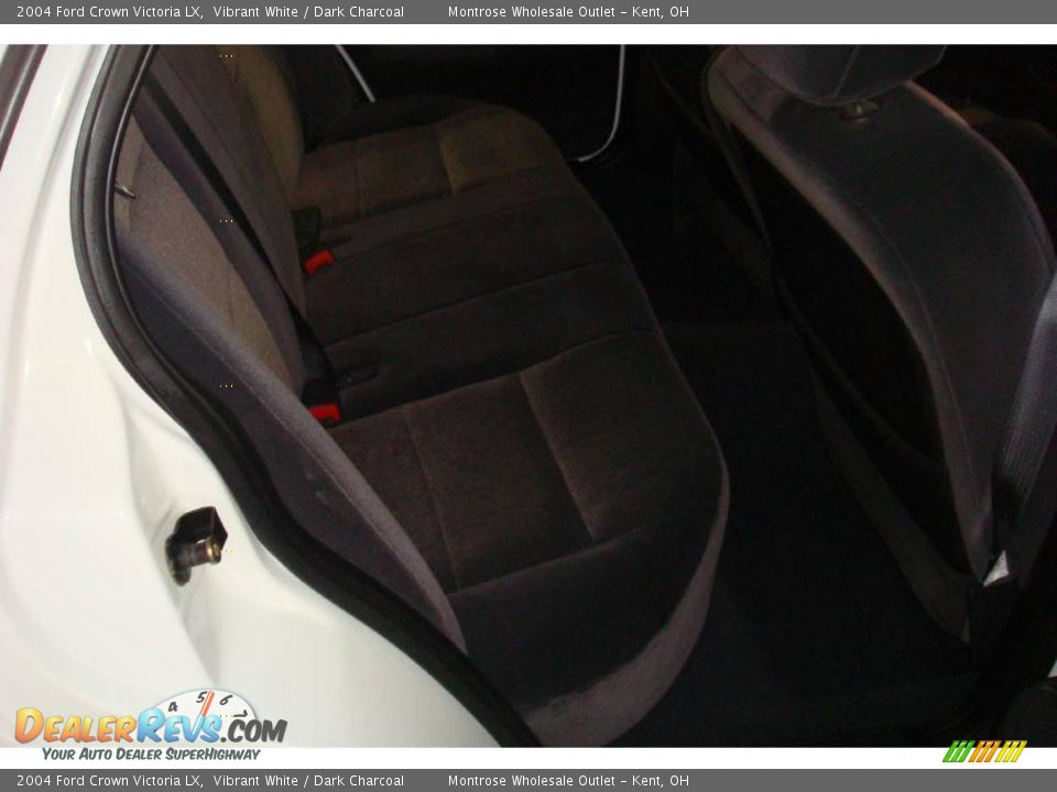 2004 Ford Crown Victoria LX Vibrant White / Dark Charcoal Photo #16