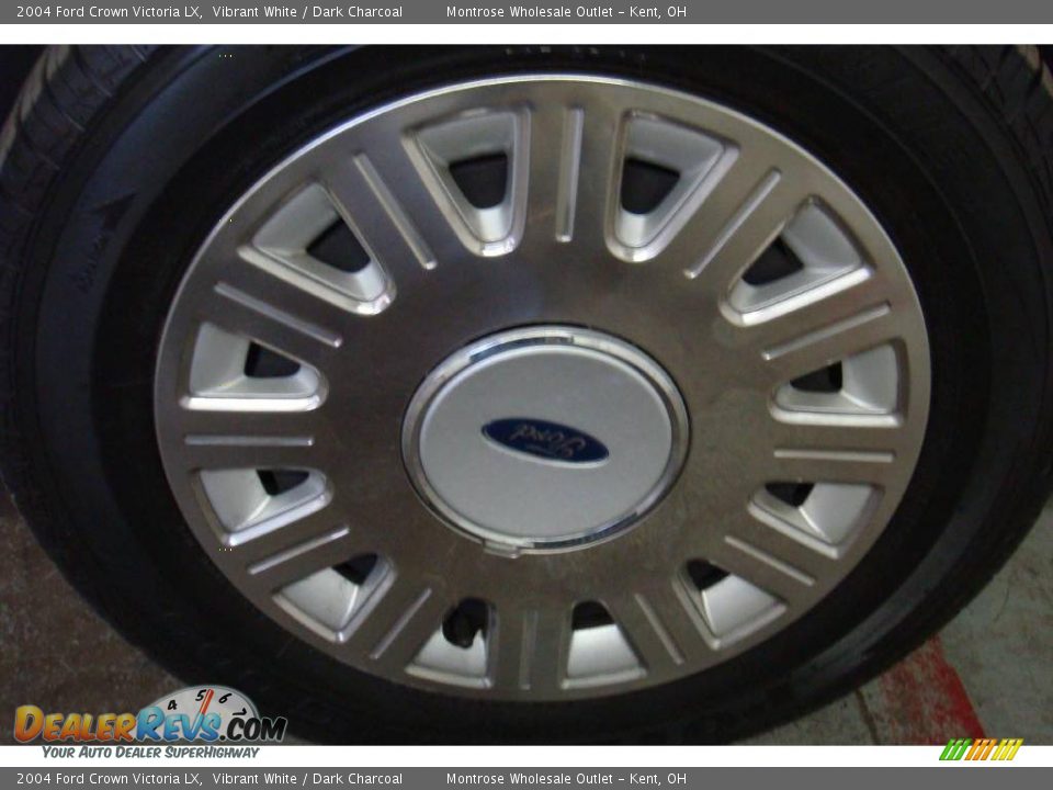 2004 Ford Crown Victoria LX Vibrant White / Dark Charcoal Photo #25