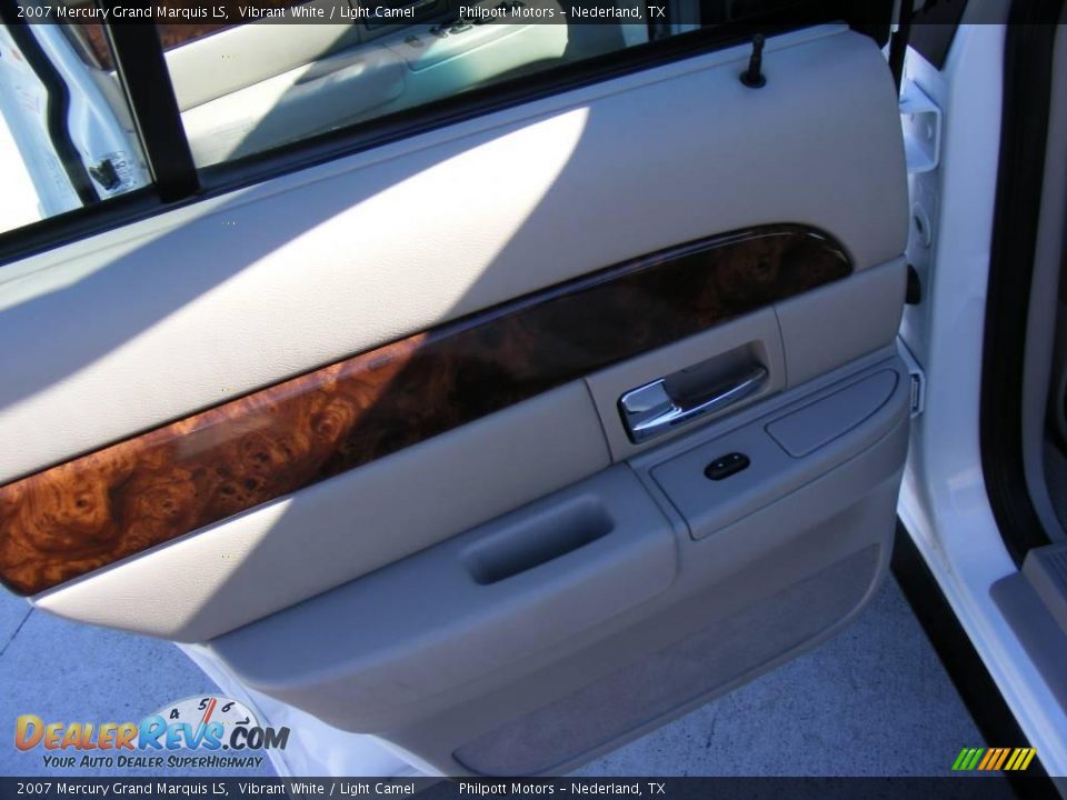 2007 Mercury Grand Marquis LS Vibrant White / Light Camel Photo #27