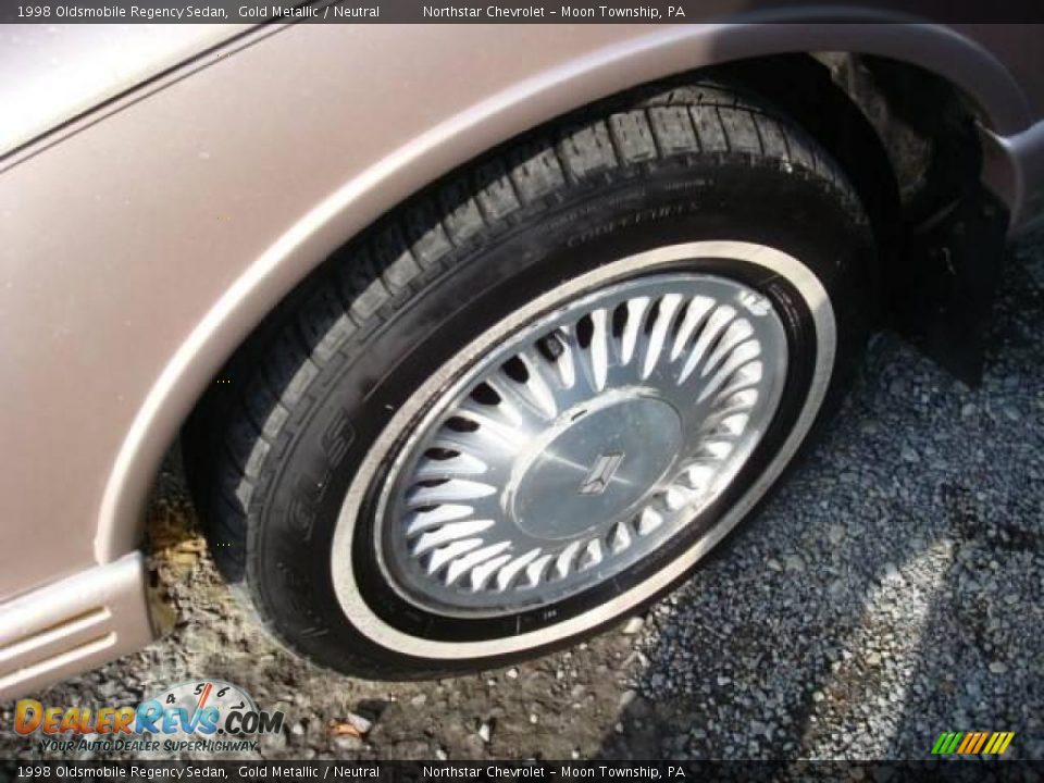 1998 Oldsmobile Regency Sedan Gold Metallic / Neutral Photo #7