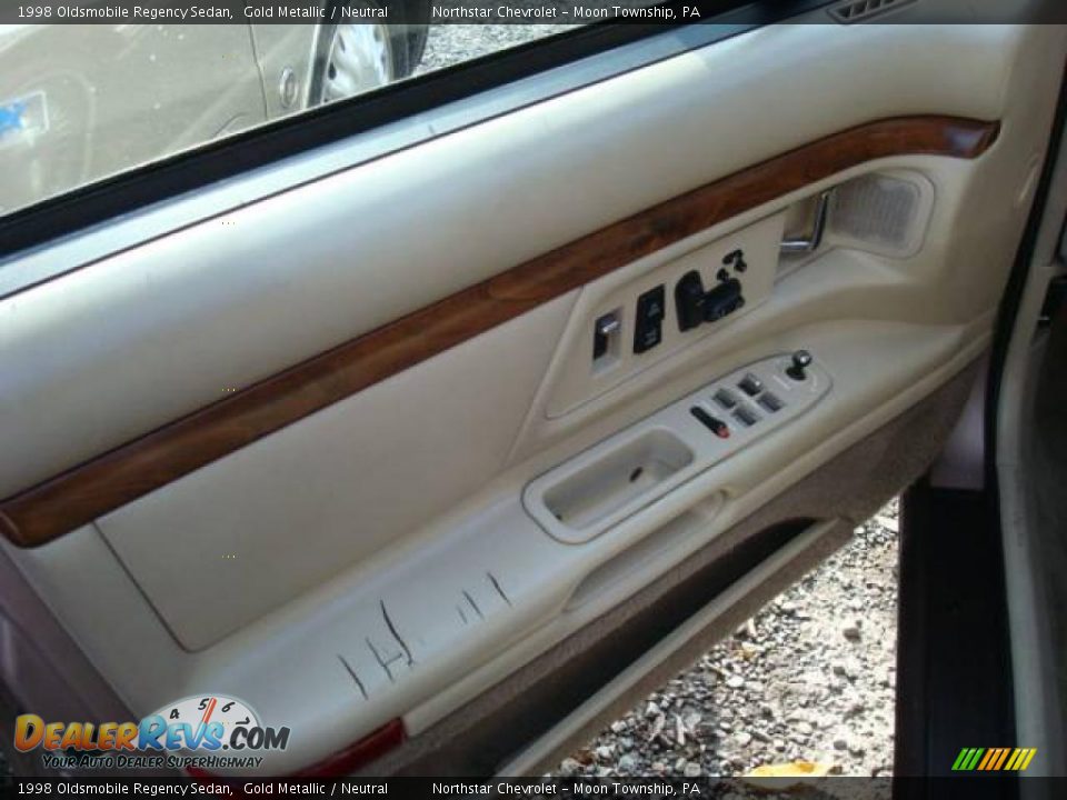 1998 Oldsmobile Regency Sedan Gold Metallic / Neutral Photo #11