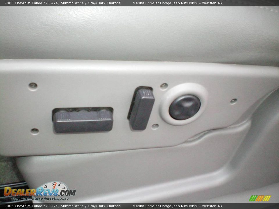 2005 Chevrolet Tahoe Z71 4x4 Summit White / Gray/Dark Charcoal Photo #3