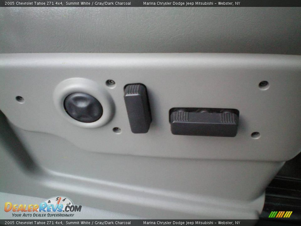 2005 Chevrolet Tahoe Z71 4x4 Summit White / Gray/Dark Charcoal Photo #30
