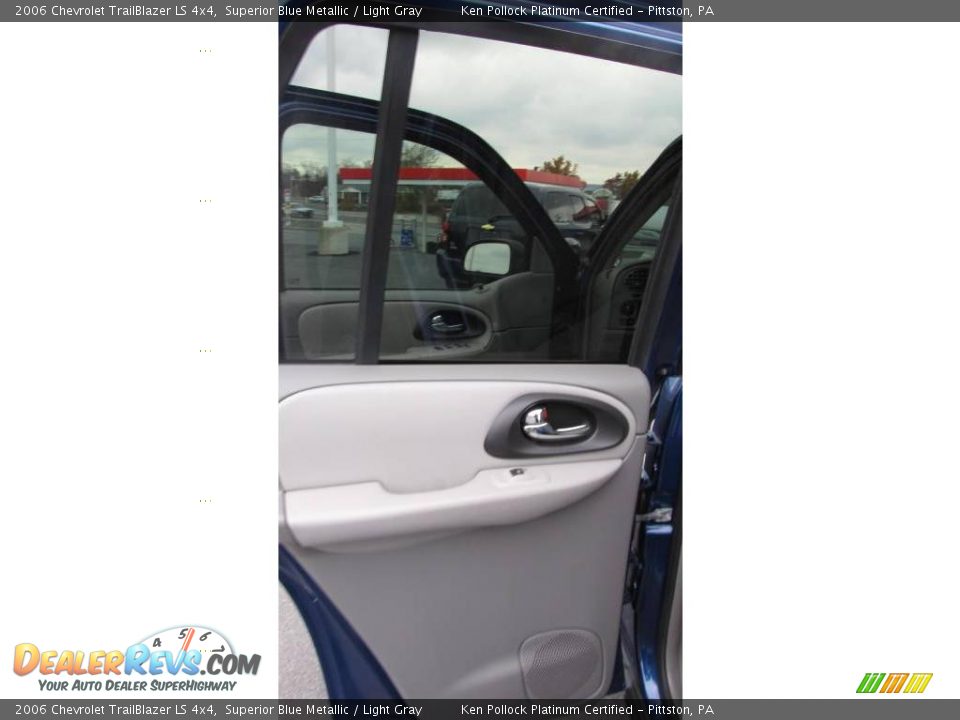 2006 Chevrolet TrailBlazer LS 4x4 Superior Blue Metallic / Light Gray Photo #11