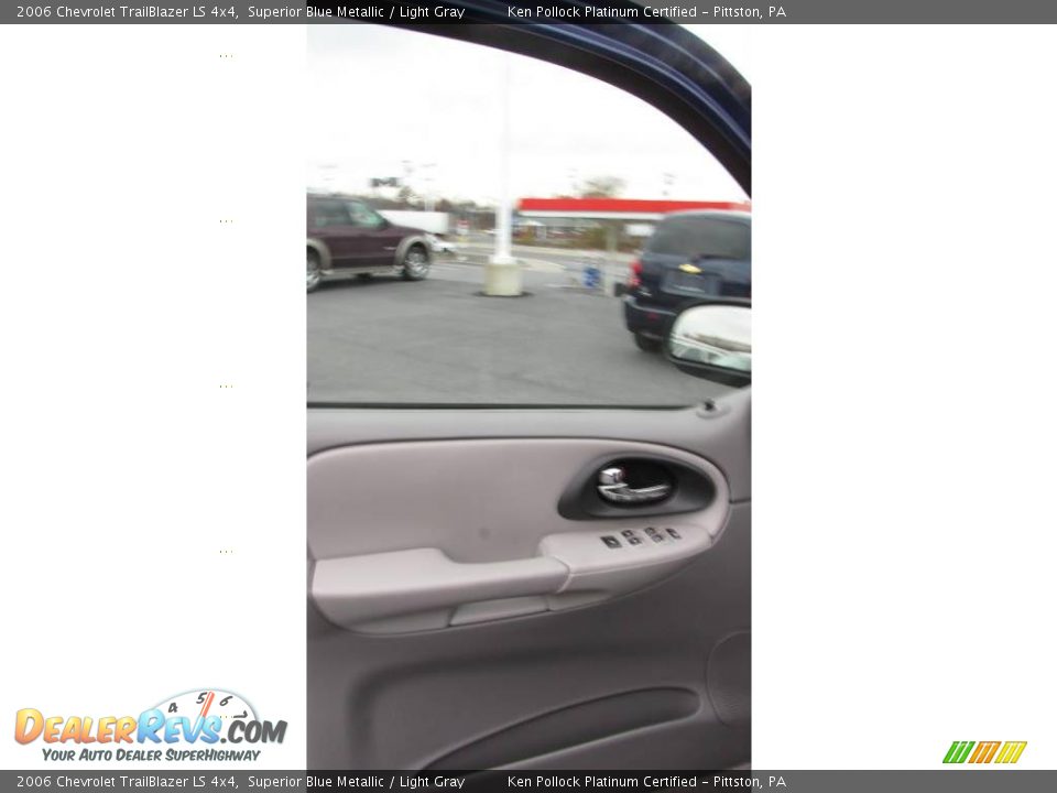 2006 Chevrolet TrailBlazer LS 4x4 Superior Blue Metallic / Light Gray Photo #13