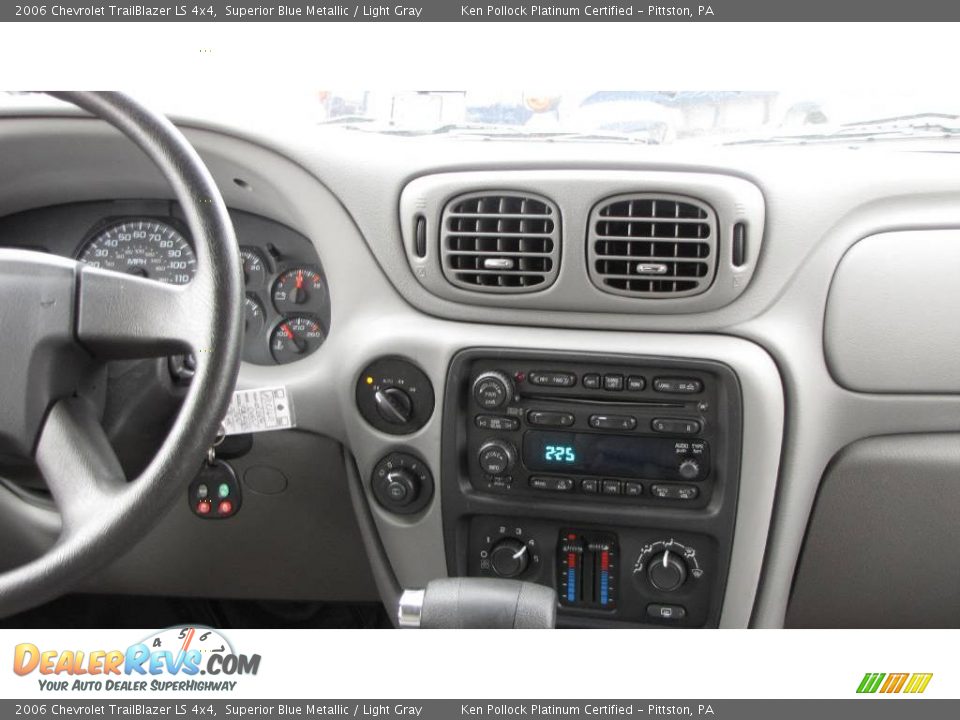 2006 Chevrolet TrailBlazer LS 4x4 Superior Blue Metallic / Light Gray Photo #16
