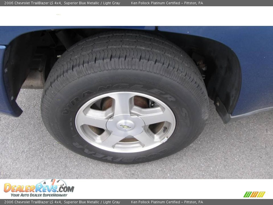 2006 Chevrolet TrailBlazer LS 4x4 Superior Blue Metallic / Light Gray Photo #19
