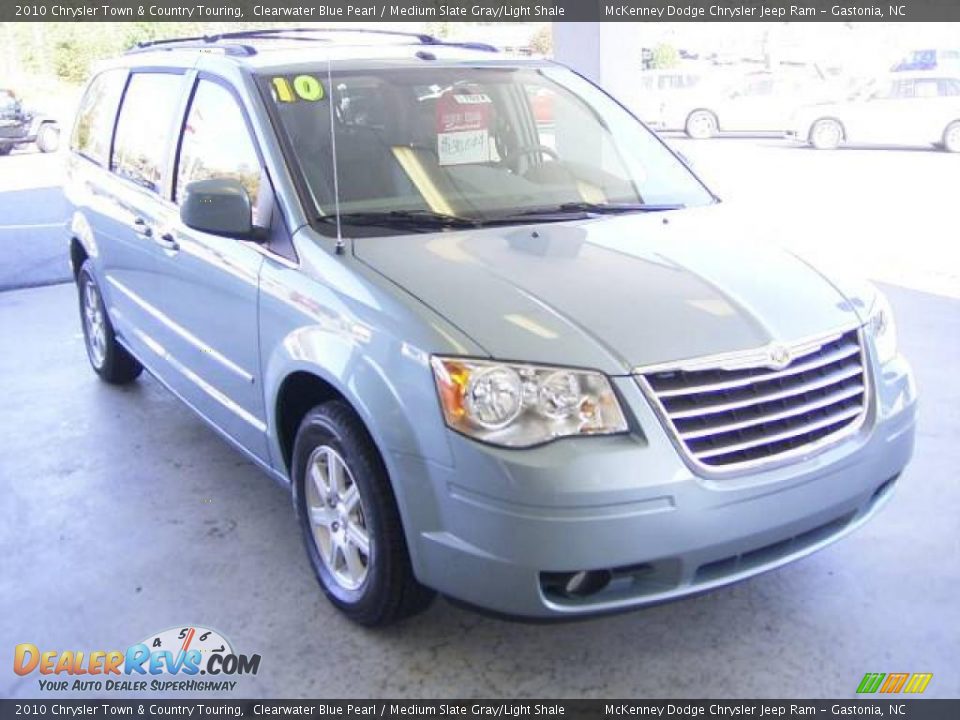 2010 Chrysler Town & Country Touring Clearwater Blue Pearl / Medium Slate Gray/Light Shale Photo #6