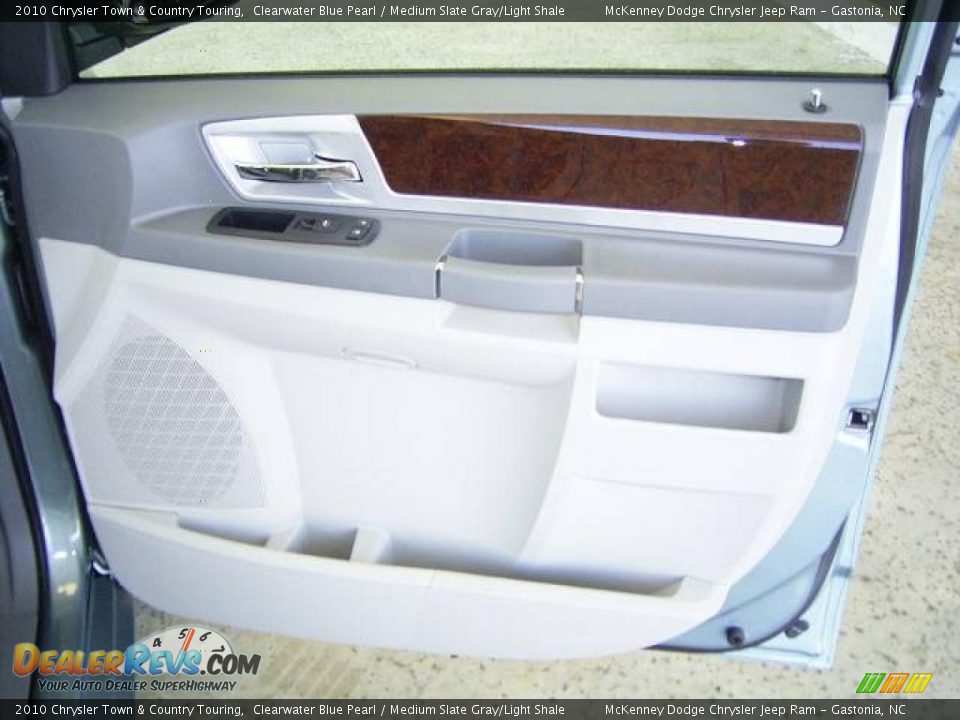 2010 Chrysler Town & Country Touring Clearwater Blue Pearl / Medium Slate Gray/Light Shale Photo #17