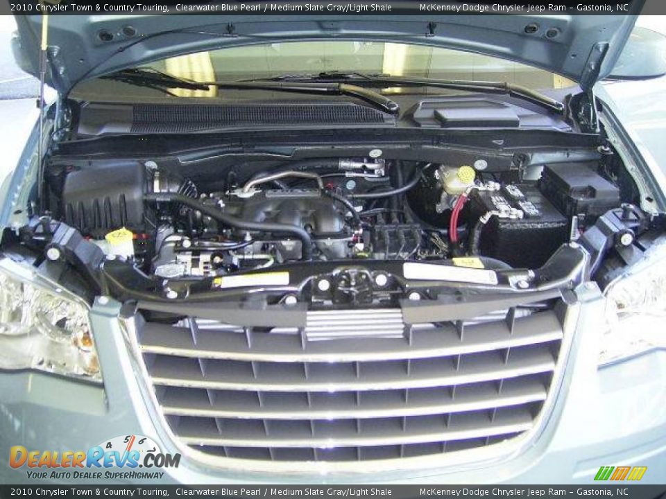 2010 Chrysler Town & Country Touring Clearwater Blue Pearl / Medium Slate Gray/Light Shale Photo #20