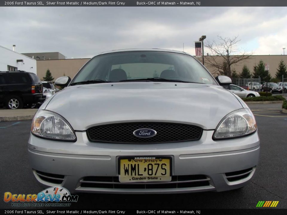 2006 Ford Taurus SEL Silver Frost Metallic / Medium/Dark Flint Grey Photo #2