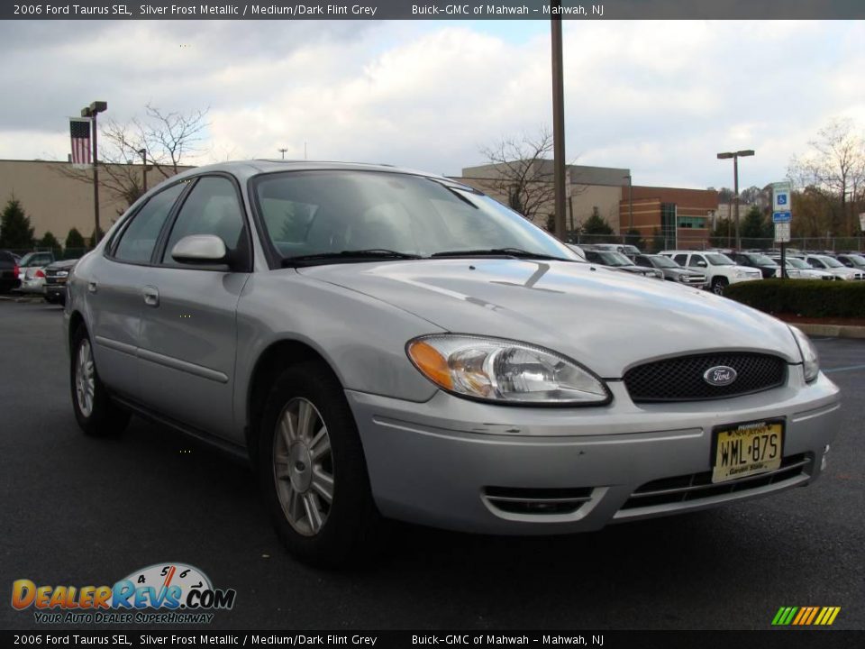 2006 Ford Taurus SEL Silver Frost Metallic / Medium/Dark Flint Grey Photo #3