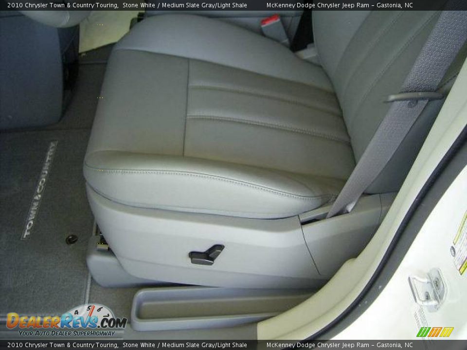 2010 Chrysler Town & Country Touring Stone White / Medium Slate Gray/Light Shale Photo #8