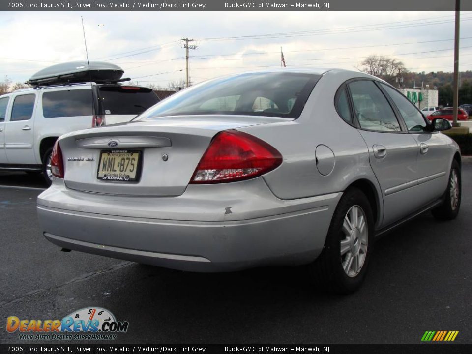 2006 Ford Taurus SEL Silver Frost Metallic / Medium/Dark Flint Grey Photo #5