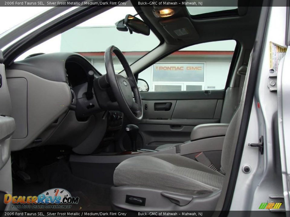 2006 Ford Taurus SEL Silver Frost Metallic / Medium/Dark Flint Grey Photo #10