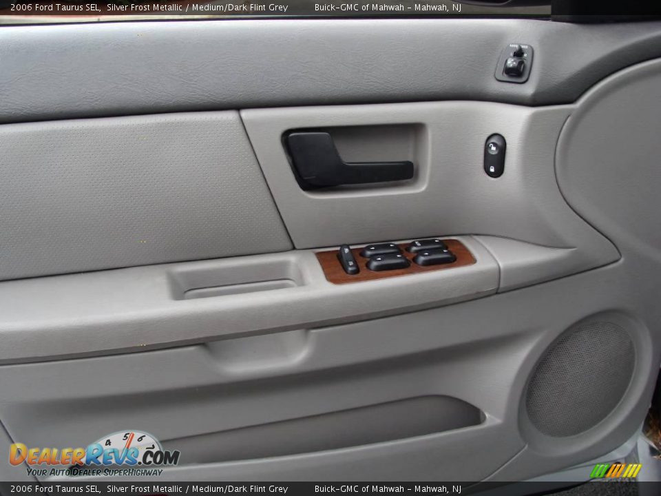 2006 Ford Taurus SEL Silver Frost Metallic / Medium/Dark Flint Grey Photo #11
