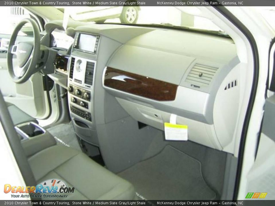 2010 Chrysler Town & Country Touring Stone White / Medium Slate Gray/Light Shale Photo #15