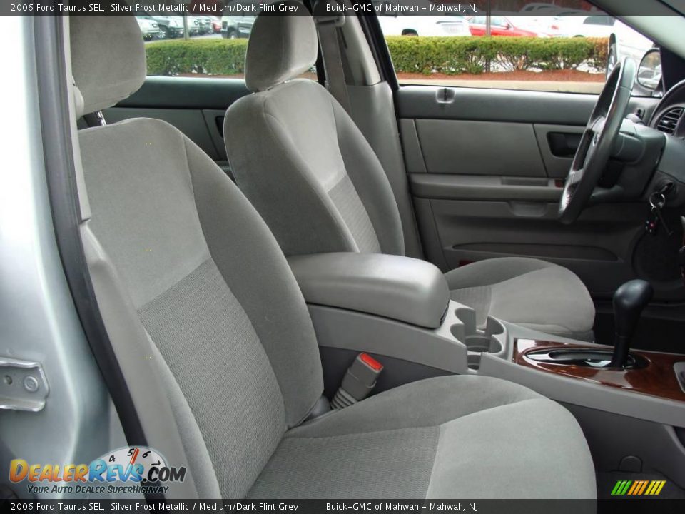 2006 Ford Taurus SEL Silver Frost Metallic / Medium/Dark Flint Grey Photo #13