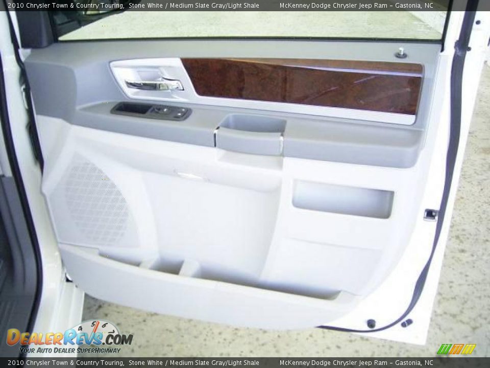 2010 Chrysler Town & Country Touring Stone White / Medium Slate Gray/Light Shale Photo #16