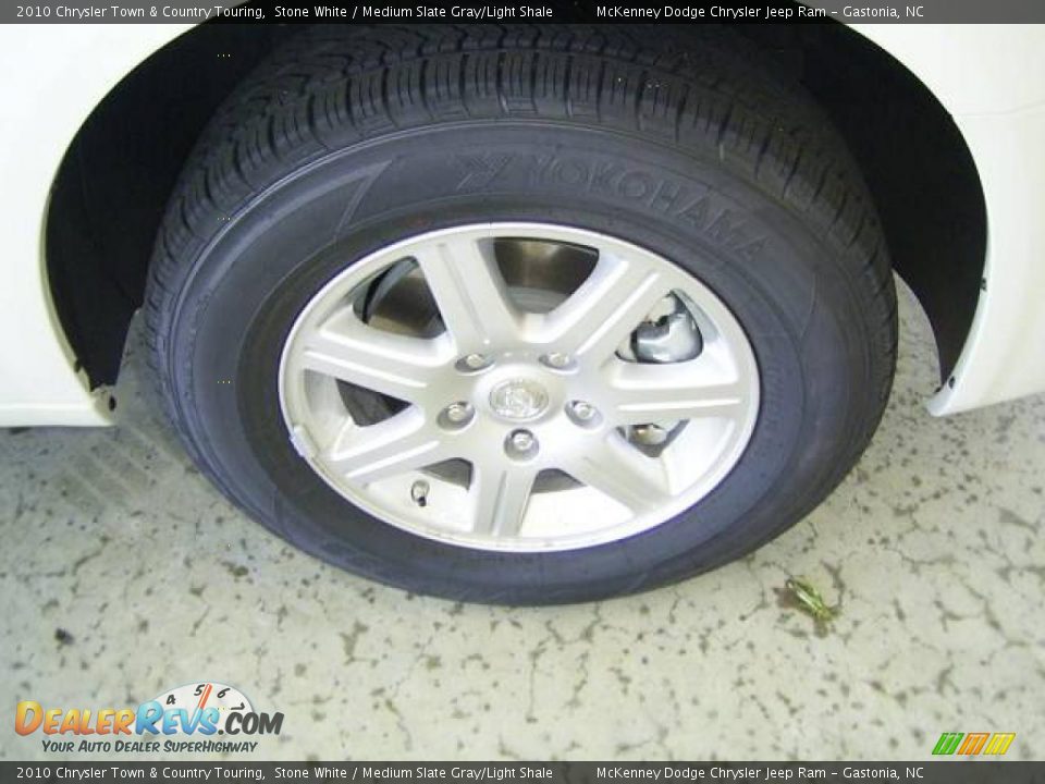 2010 Chrysler Town & Country Touring Stone White / Medium Slate Gray/Light Shale Photo #17