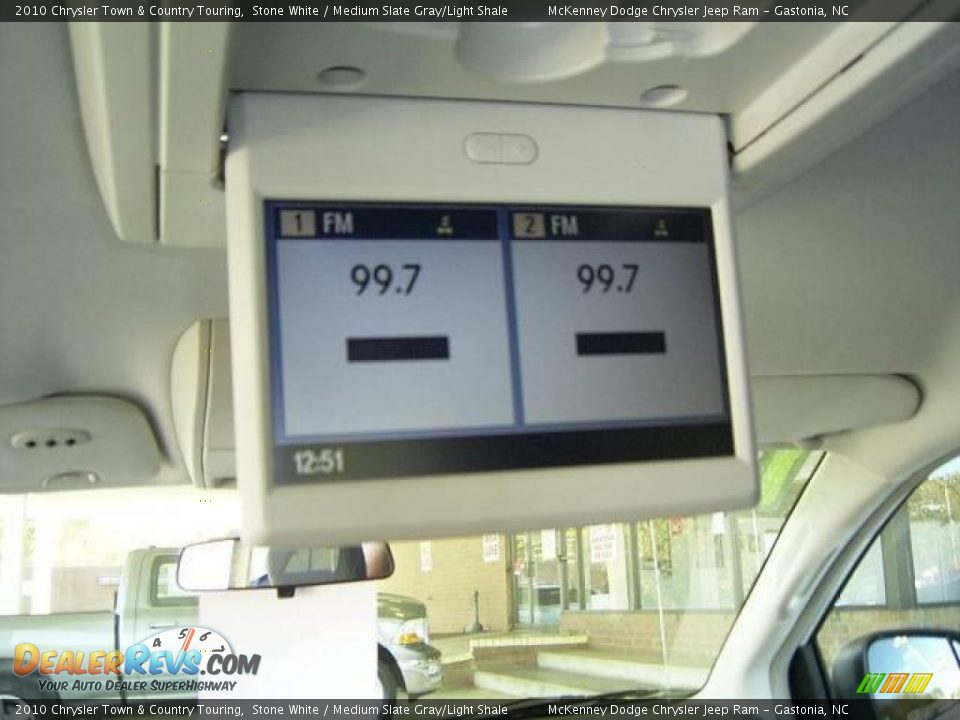 2010 Chrysler Town & Country Touring Stone White / Medium Slate Gray/Light Shale Photo #21