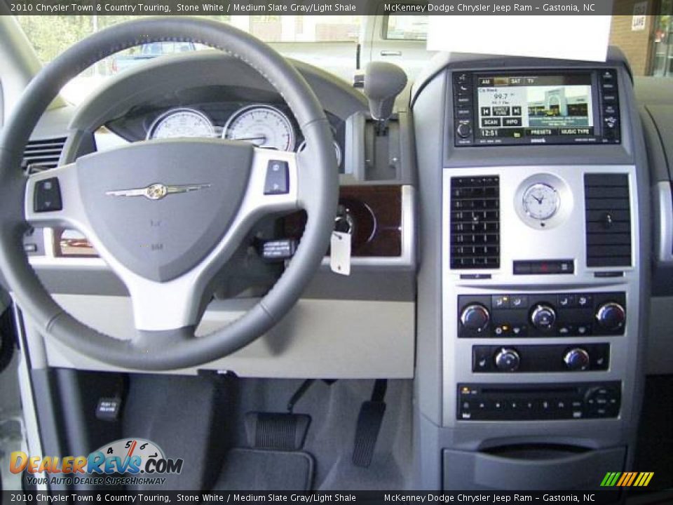 2010 Chrysler Town & Country Touring Stone White / Medium Slate Gray/Light Shale Photo #22