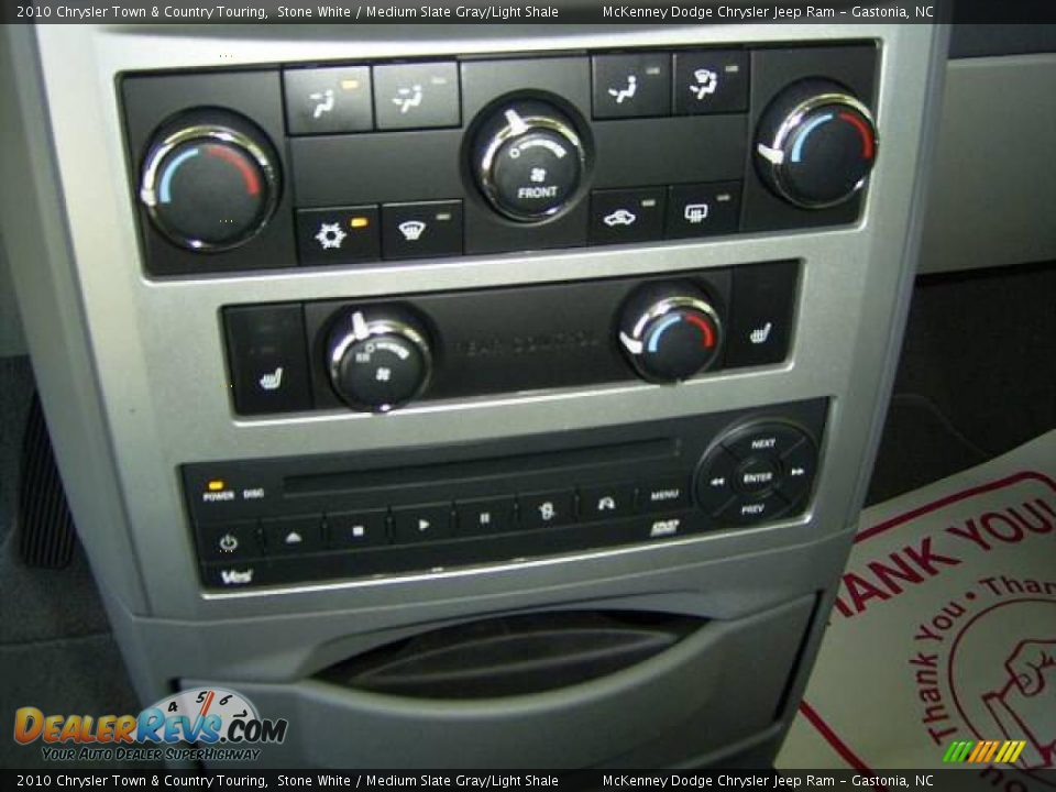 2010 Chrysler Town & Country Touring Stone White / Medium Slate Gray/Light Shale Photo #23