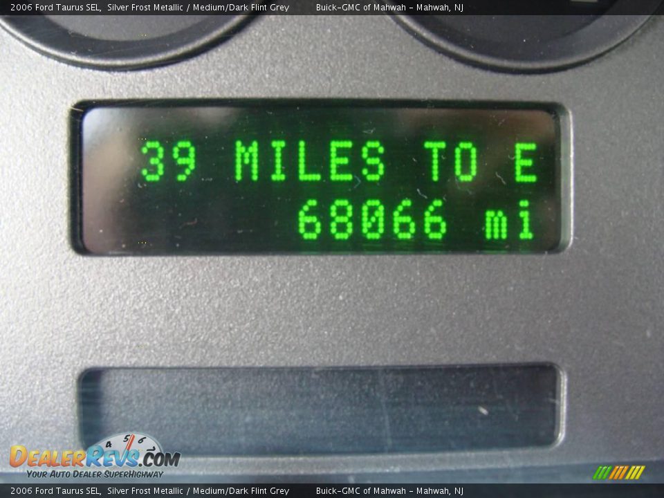2006 Ford Taurus SEL Silver Frost Metallic / Medium/Dark Flint Grey Photo #22