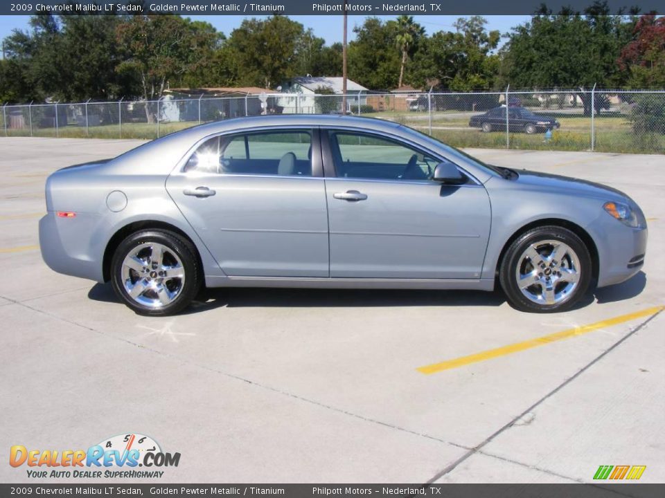 2009 Chevrolet Malibu LT Sedan Golden Pewter Metallic / Titanium Photo #2