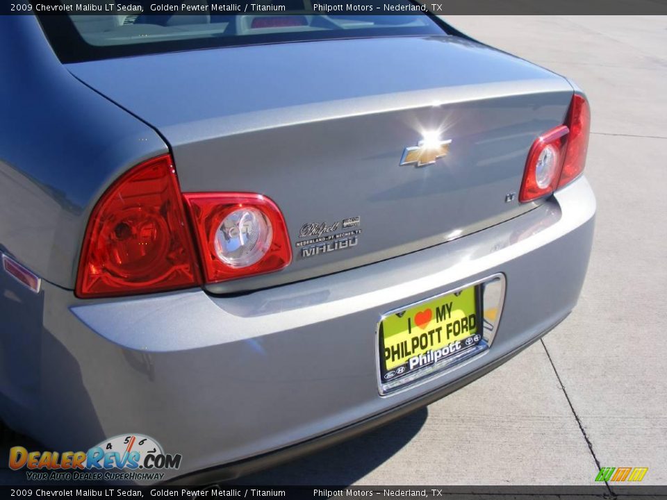 2009 Chevrolet Malibu LT Sedan Golden Pewter Metallic / Titanium Photo #22