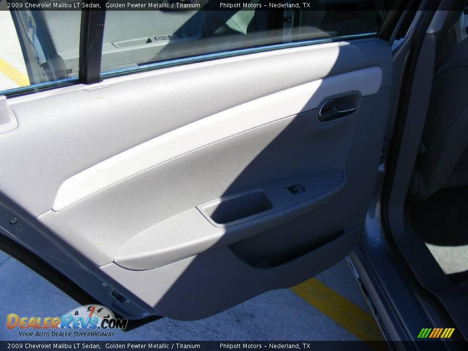 2009 Chevrolet Malibu LT Sedan Golden Pewter Metallic / Titanium Photo #30